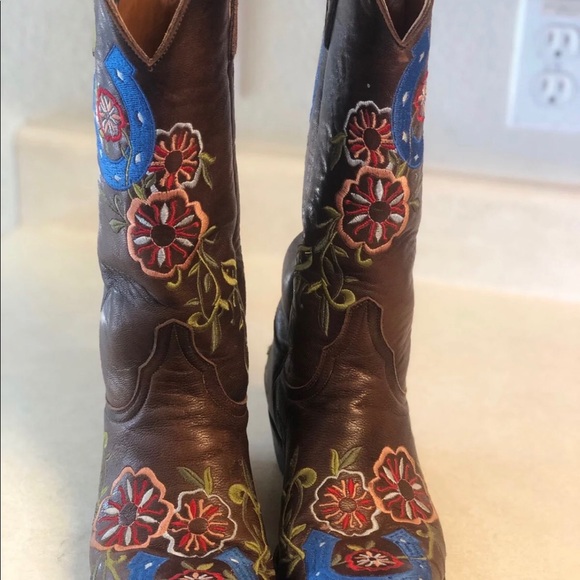 Old Gringo Luckenbach Luxury Western - Picture 3 of 8